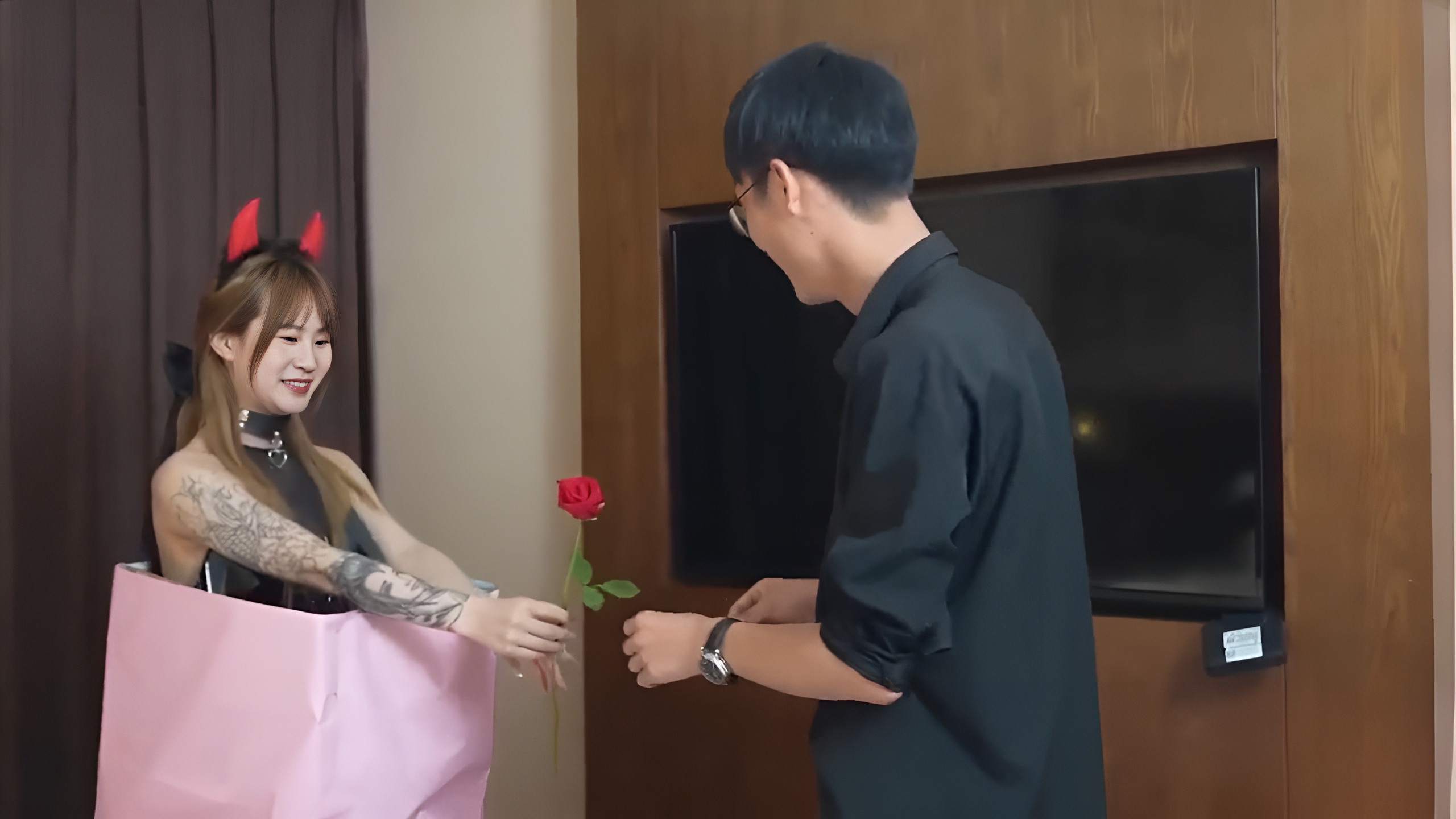 XKTC-046 Surprise na regalo para sa kapatid sa kanyang kaarawan
