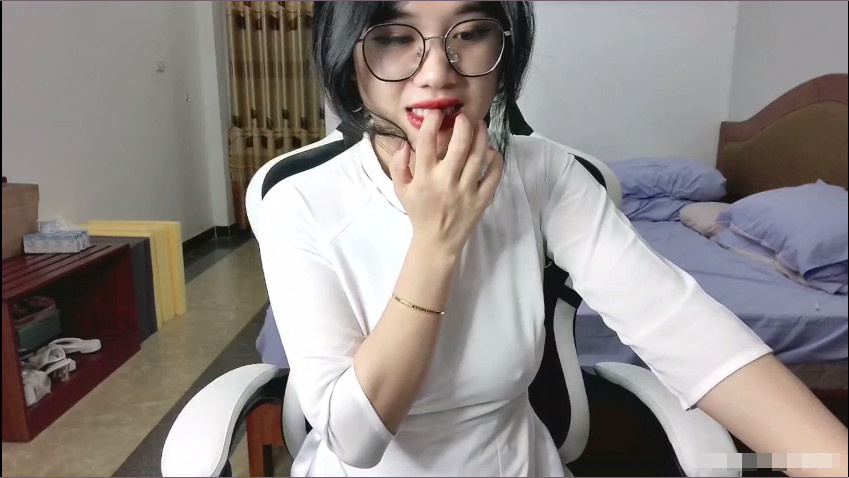 Ang hot girl sa ao dai ang pinakamainit sa Nobyembre